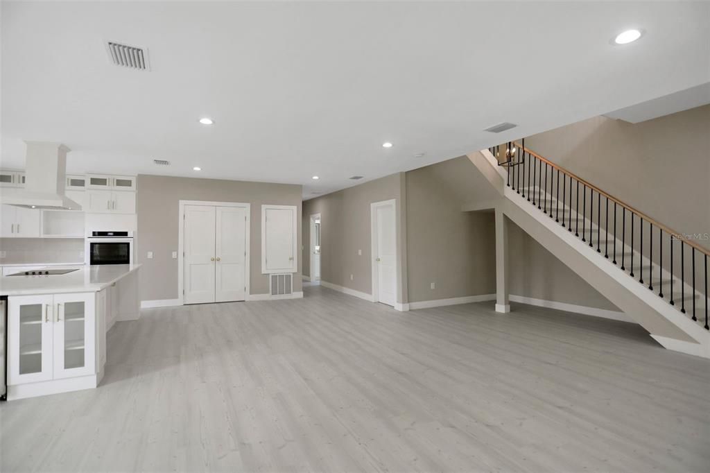 For Sale: $650,000 (5 beds, 3 baths, 2789 Square Feet)