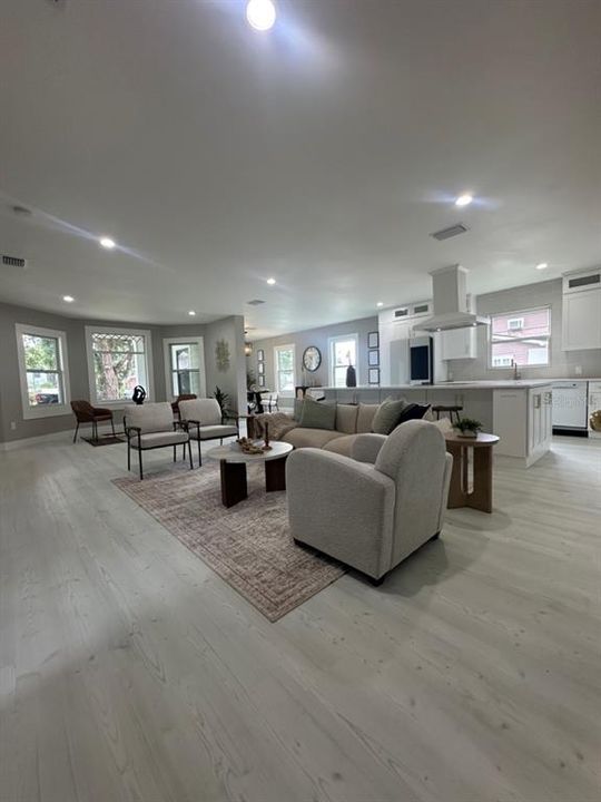 For Sale: $650,000 (5 beds, 3 baths, 2789 Square Feet)