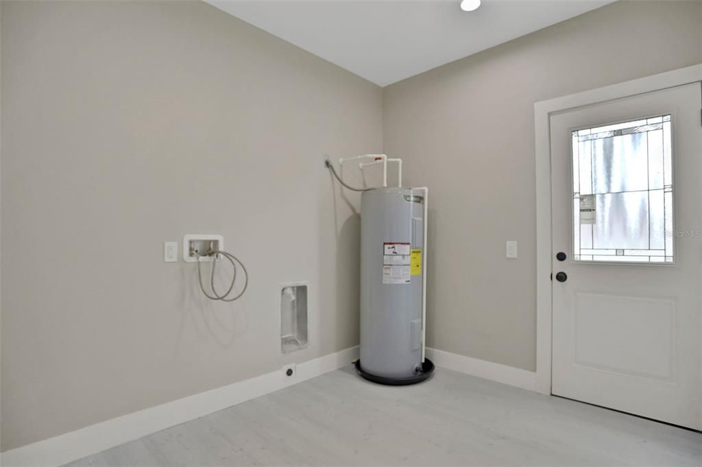 For Sale: $650,000 (5 beds, 3 baths, 2789 Square Feet)