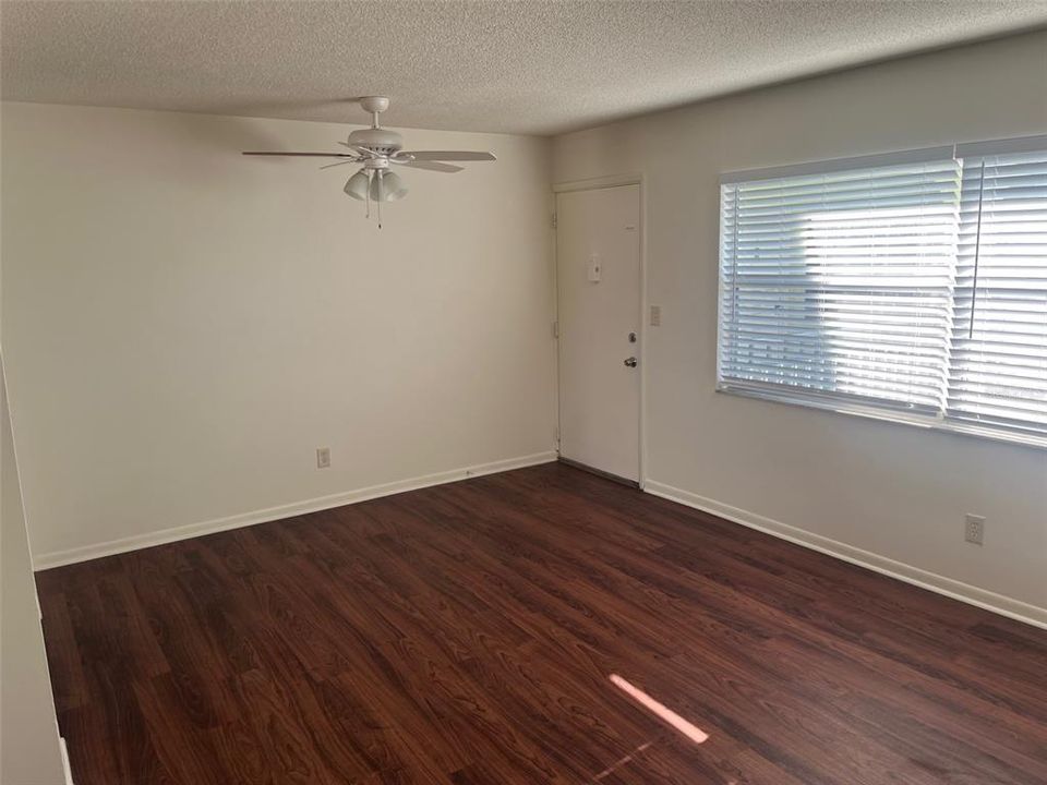 出租: $2,200 (2 贝兹, 1 浴室, 750 平方英尺)