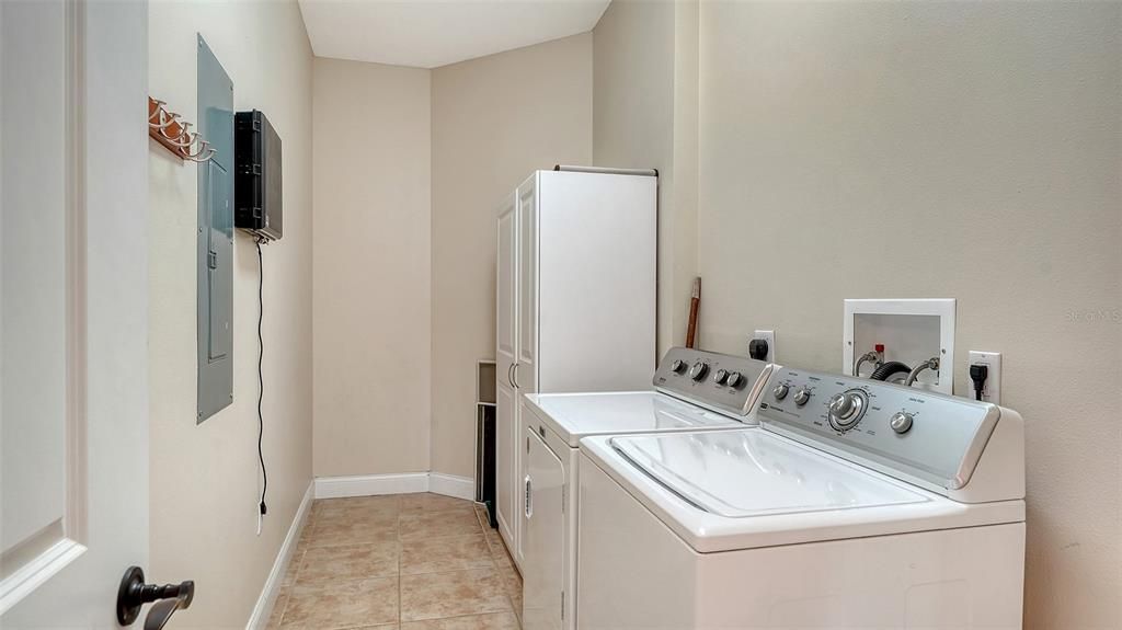 For Sale: $459,900 (3 beds, 2 baths, 2115 Square Feet)