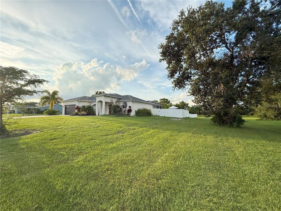 Active With Contract: $625,000 (3 beds, 2 baths, 1411 Square Feet)