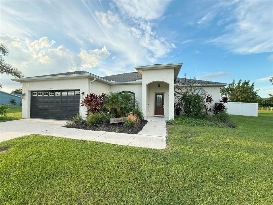 Active With Contract: $625,000 (3 beds, 2 baths, 1411 Square Feet)