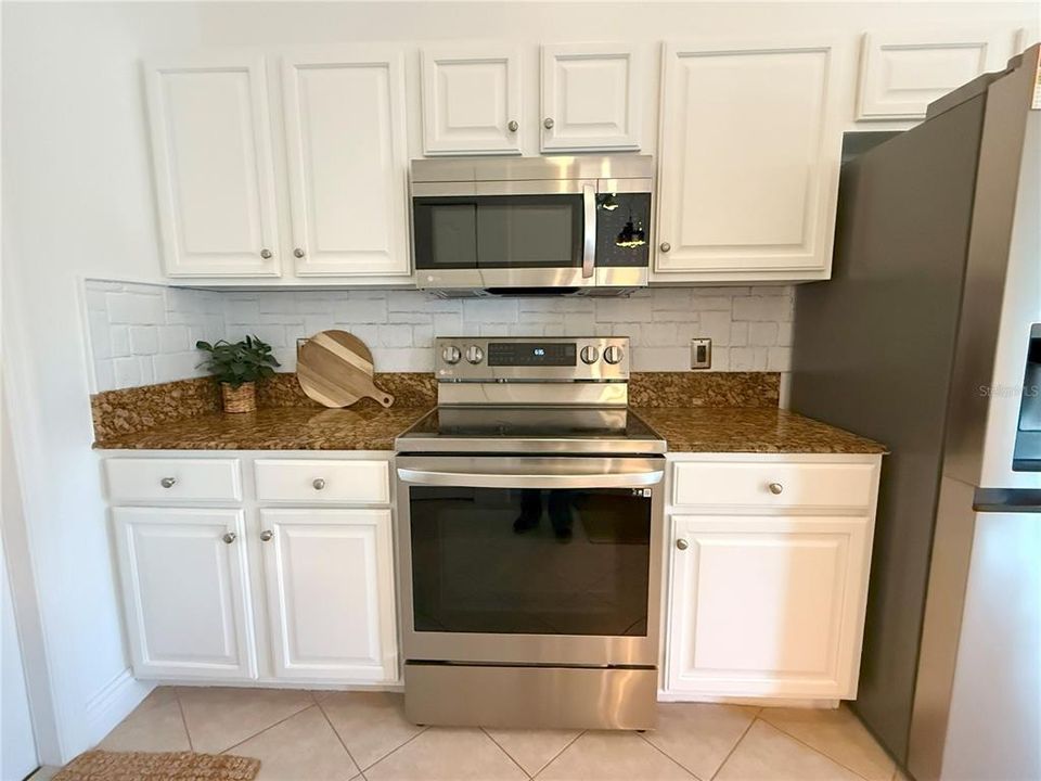 Active With Contract: $625,000 (3 beds, 2 baths, 1411 Square Feet)