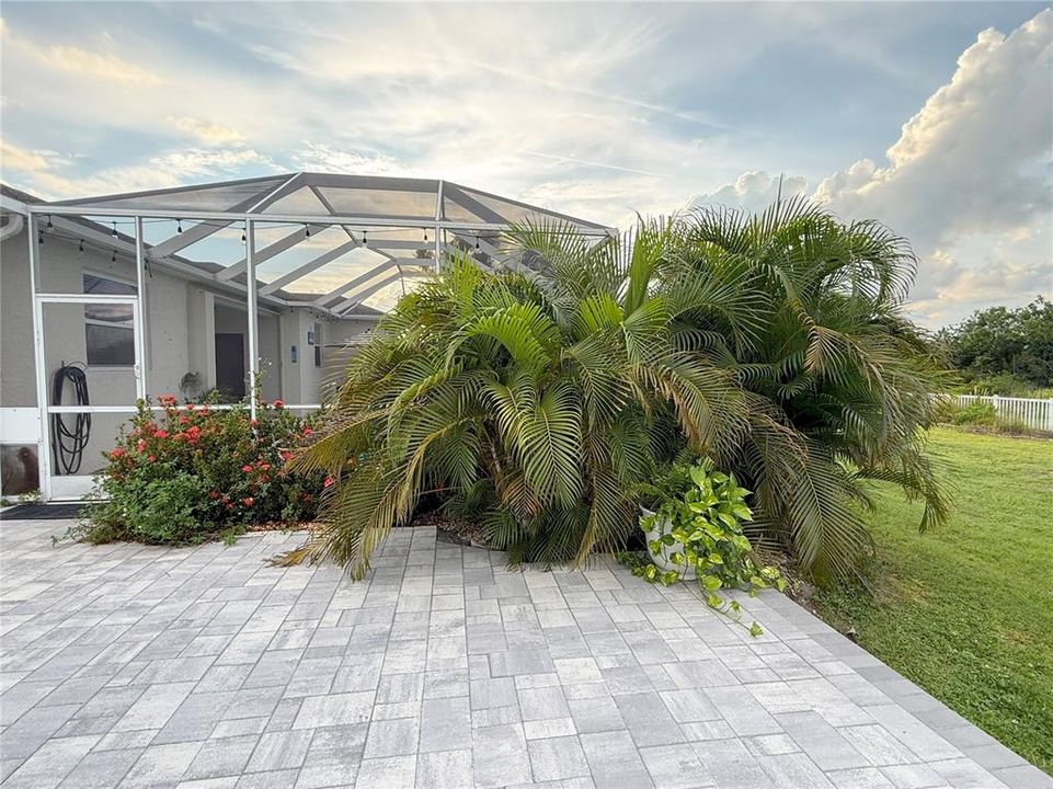 Active With Contract: $625,000 (3 beds, 2 baths, 1411 Square Feet)