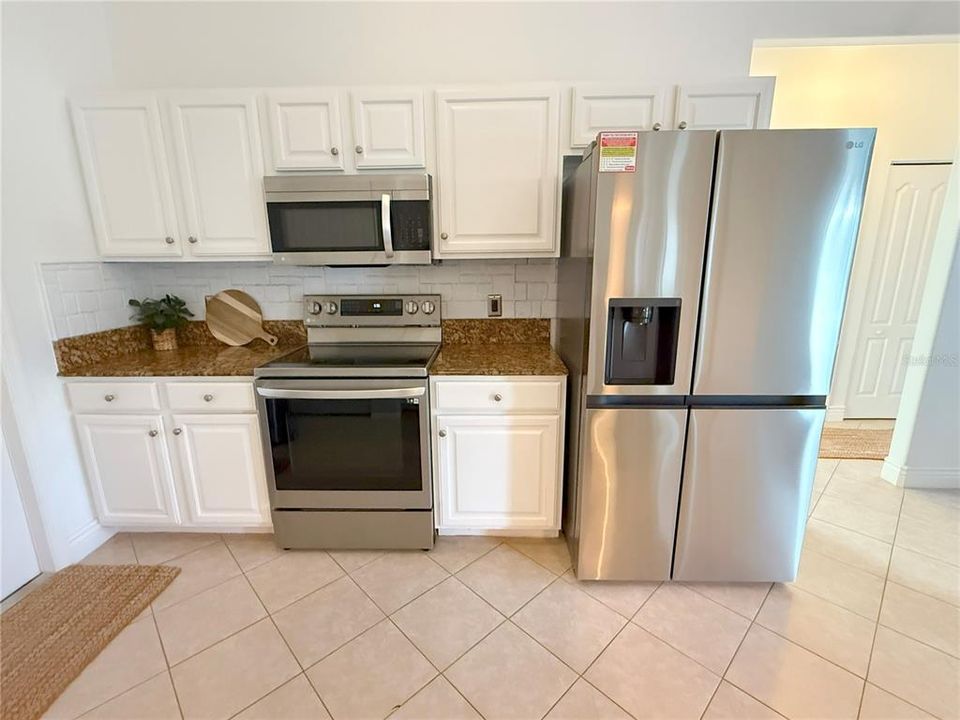 Active With Contract: $625,000 (3 beds, 2 baths, 1411 Square Feet)