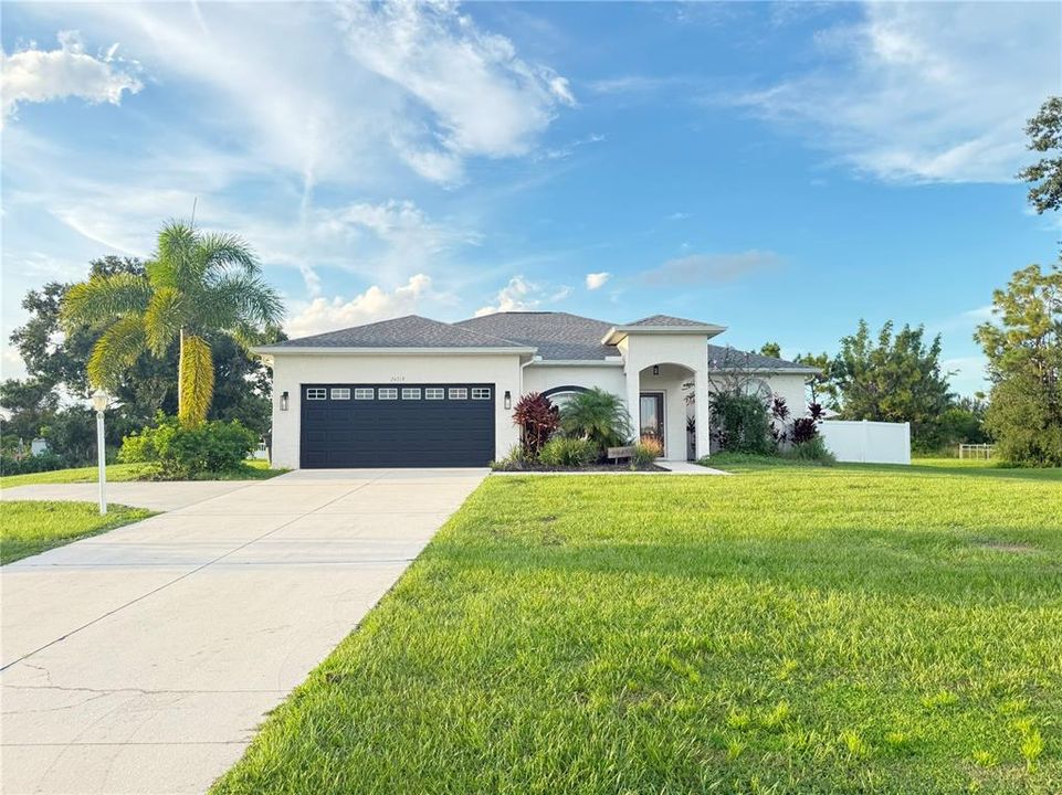 Active With Contract: $625,000 (3 beds, 2 baths, 1411 Square Feet)