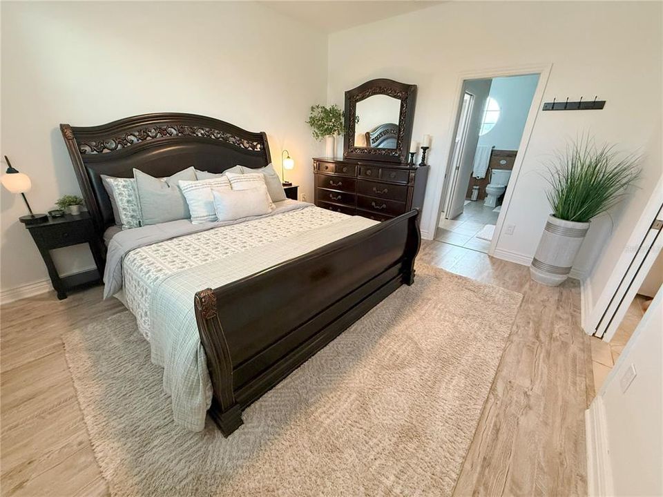 Active With Contract: $625,000 (3 beds, 2 baths, 1411 Square Feet)