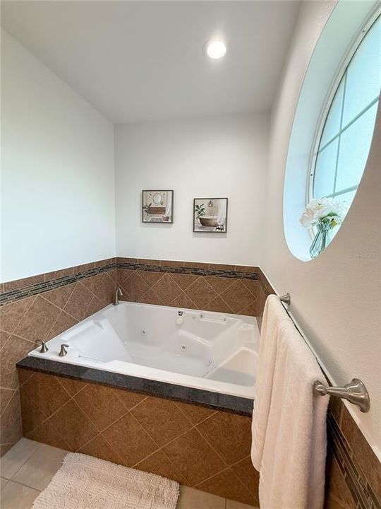 Active With Contract: $625,000 (3 beds, 2 baths, 1411 Square Feet)