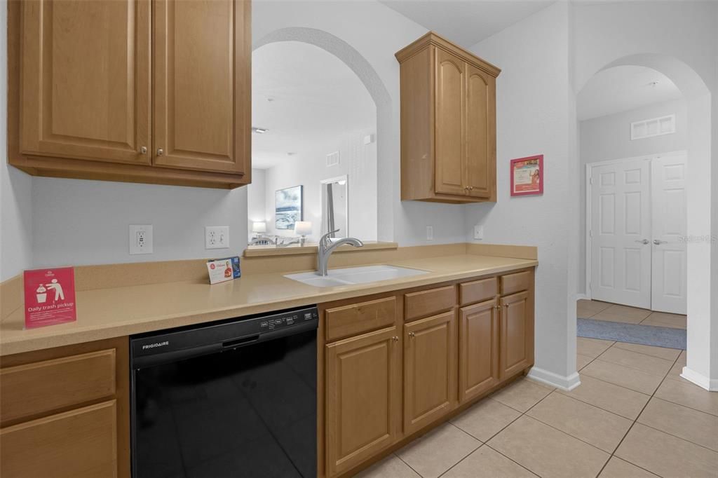 Active With Contract: $520,000 (3 beds, 2 baths, 1447 Square Feet)