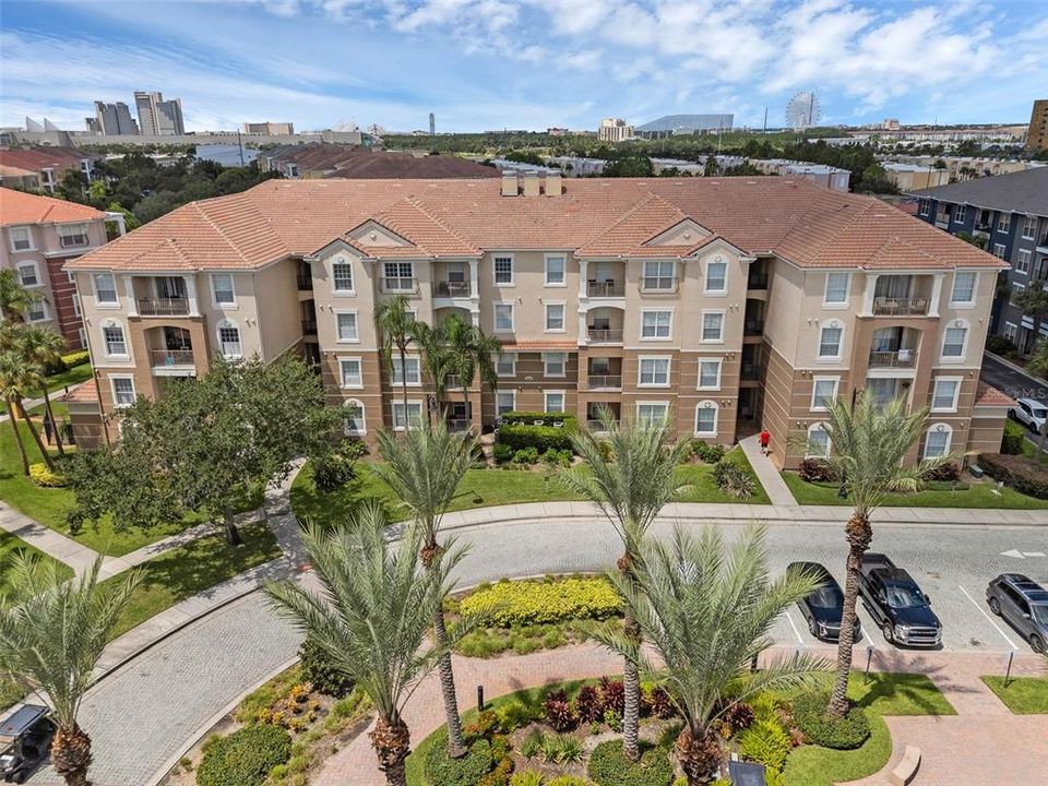 Active With Contract: $520,000 (3 beds, 2 baths, 1447 Square Feet)