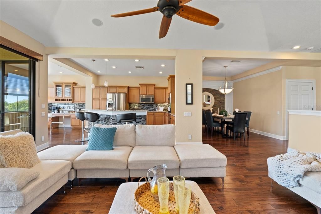 待售: $550,000 (3 贝兹, 2 浴室, 2670 平方英尺)