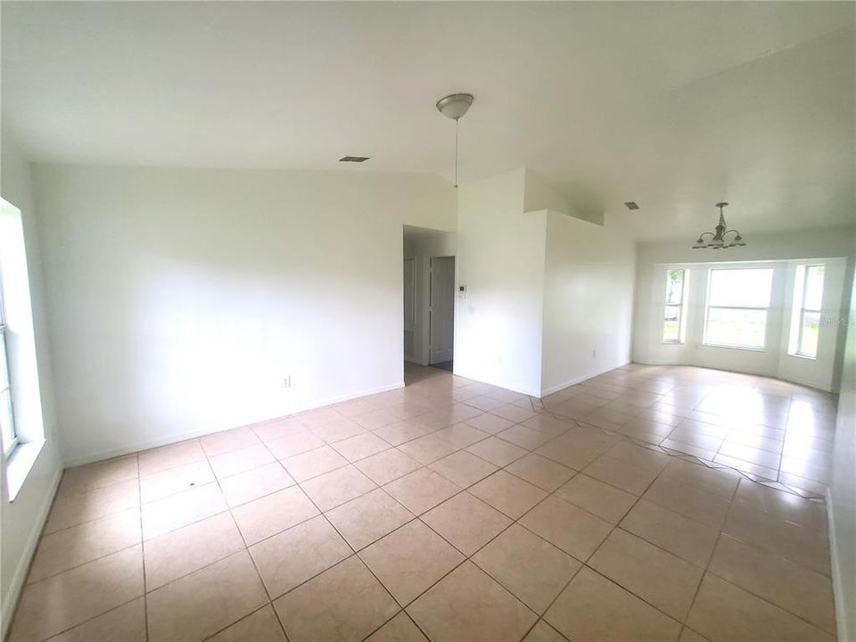 For Rent: $1,500 (3 beds, 2 baths, 1483 Square Feet)