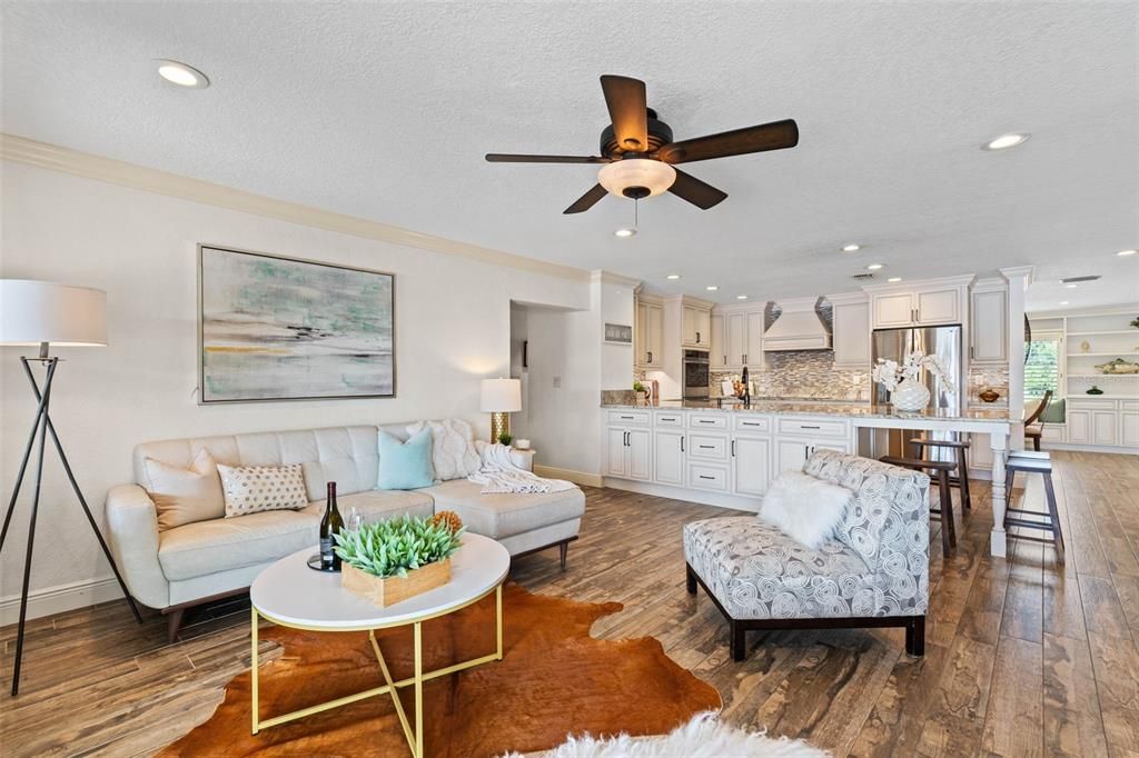 Под контрактом: $1,550,000 (4 спален, 3 ванн, 2630 Квадратных фут)