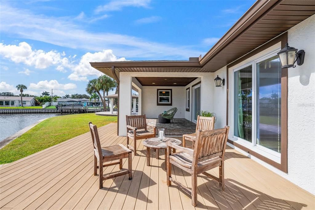 Под контрактом: $1,550,000 (4 спален, 3 ванн, 2630 Квадратных фут)