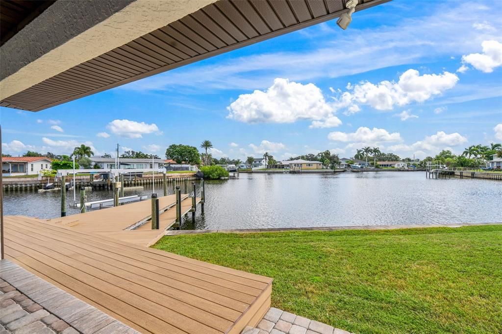 Под контрактом: $1,550,000 (4 спален, 3 ванн, 2630 Квадратных фут)