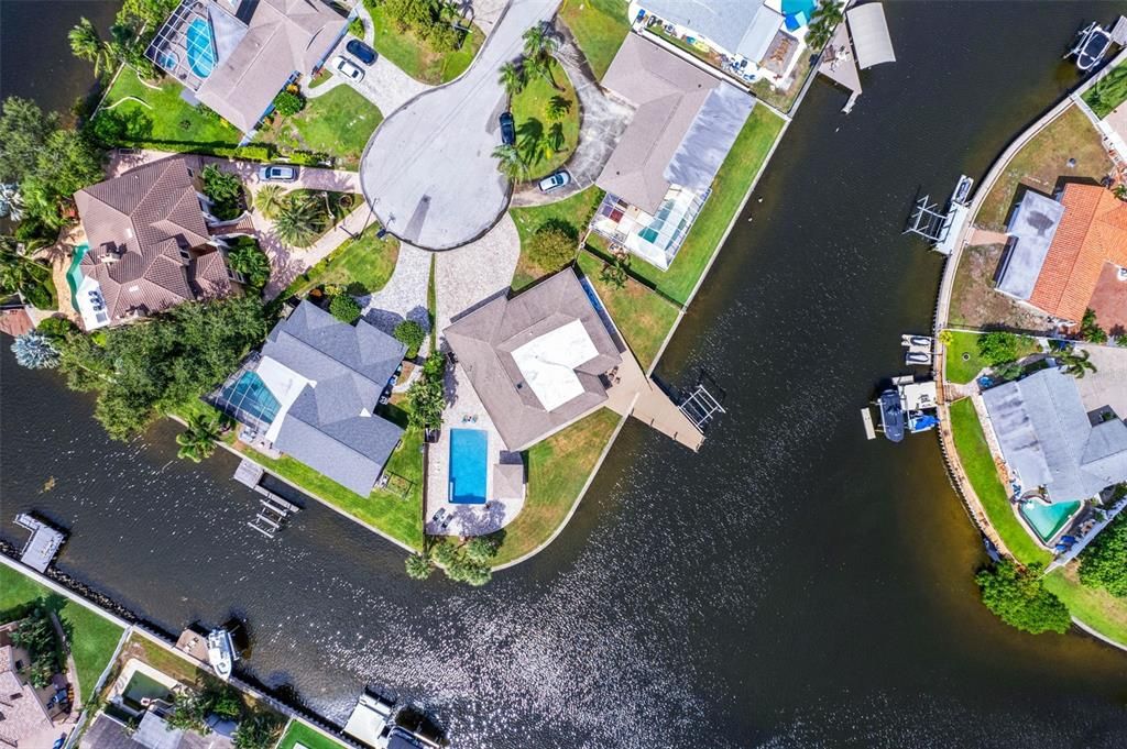 Под контрактом: $1,550,000 (4 спален, 3 ванн, 2630 Квадратных фут)