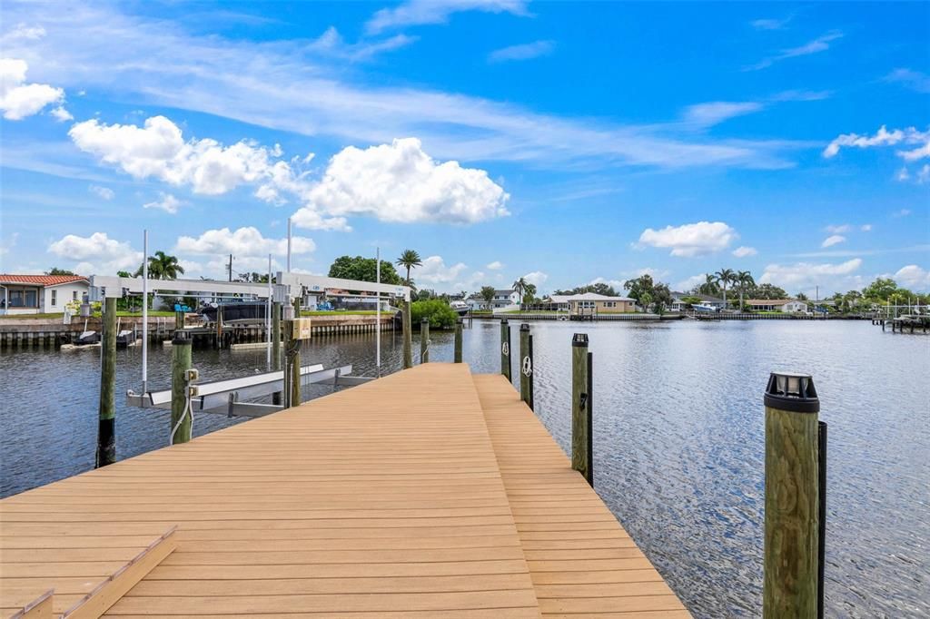 Под контрактом: $1,550,000 (4 спален, 3 ванн, 2630 Квадратных фут)