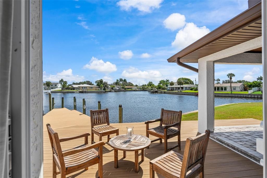 Под контрактом: $1,550,000 (4 спален, 3 ванн, 2630 Квадратных фут)