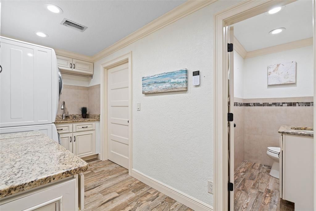 Под контрактом: $1,550,000 (4 спален, 3 ванн, 2630 Квадратных фут)