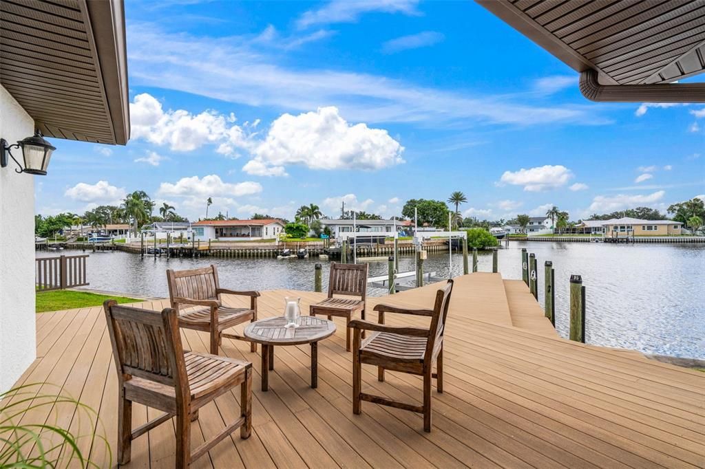 Под контрактом: $1,550,000 (4 спален, 3 ванн, 2630 Квадратных фут)