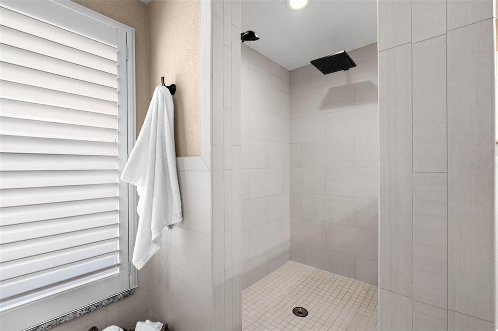 Под контрактом: $1,550,000 (4 спален, 3 ванн, 2630 Квадратных фут)