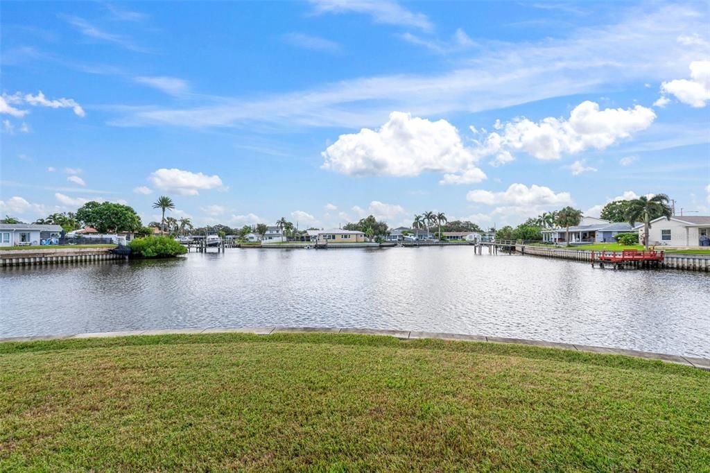 Под контрактом: $1,550,000 (4 спален, 3 ванн, 2630 Квадратных фут)