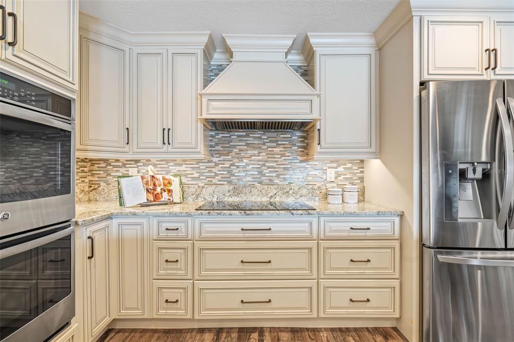 Под контрактом: $1,550,000 (4 спален, 3 ванн, 2630 Квадратных фут)