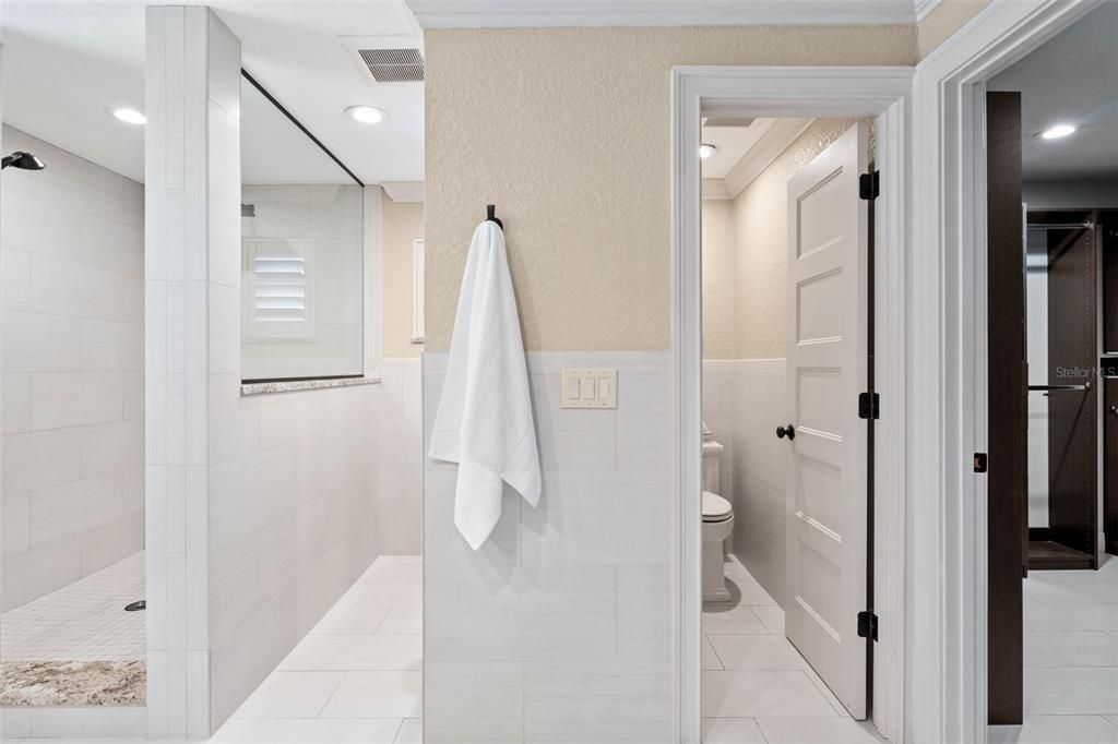 Под контрактом: $1,550,000 (4 спален, 3 ванн, 2630 Квадратных фут)