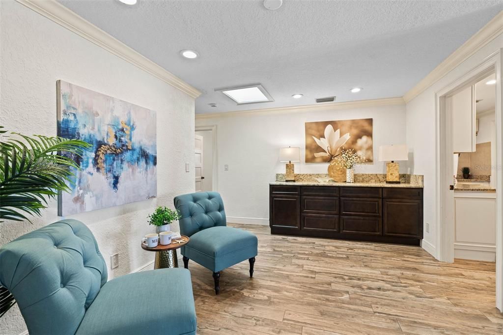 Под контрактом: $1,550,000 (4 спален, 3 ванн, 2630 Квадратных фут)