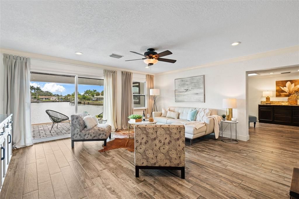 Под контрактом: $1,550,000 (4 спален, 3 ванн, 2630 Квадратных фут)