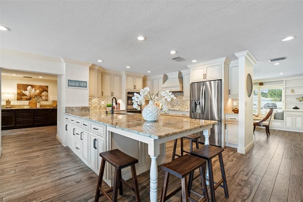 Под контрактом: $1,550,000 (4 спален, 3 ванн, 2630 Квадратных фут)