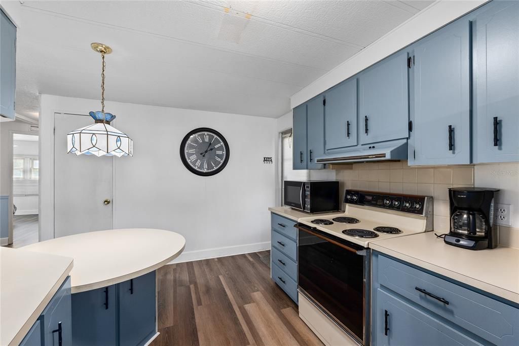 For Sale: $177,000 (2 beds, 2 baths, 1064 Square Feet)