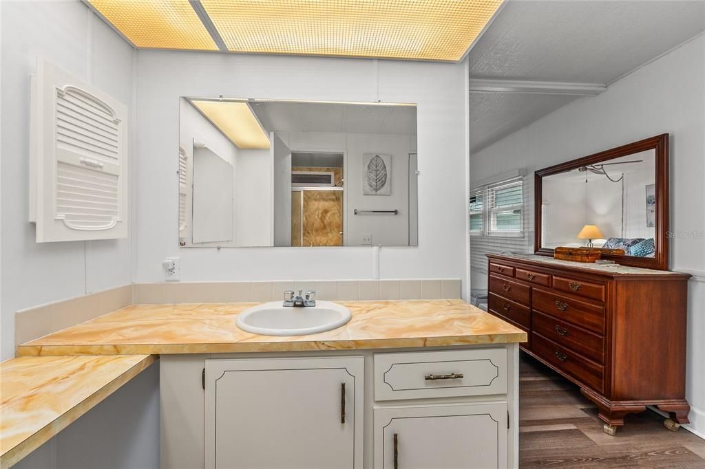 For Sale: $177,000 (2 beds, 2 baths, 1064 Square Feet)