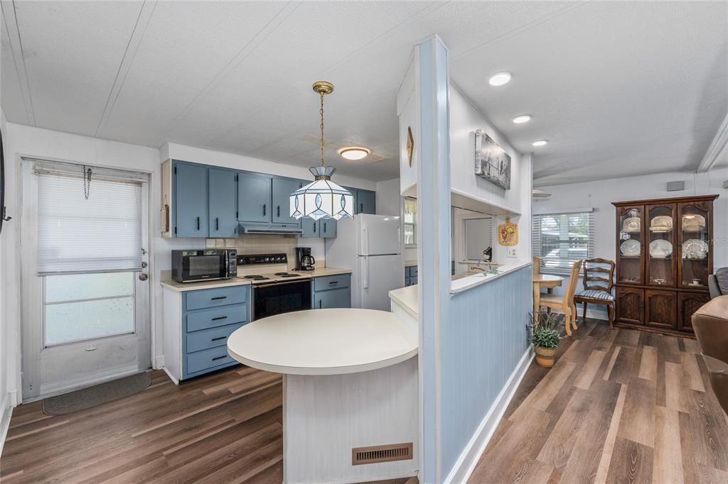 For Sale: $177,000 (2 beds, 2 baths, 1064 Square Feet)