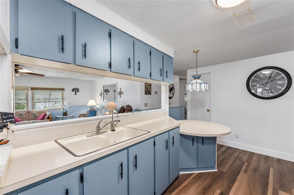 For Sale: $177,000 (2 beds, 2 baths, 1064 Square Feet)