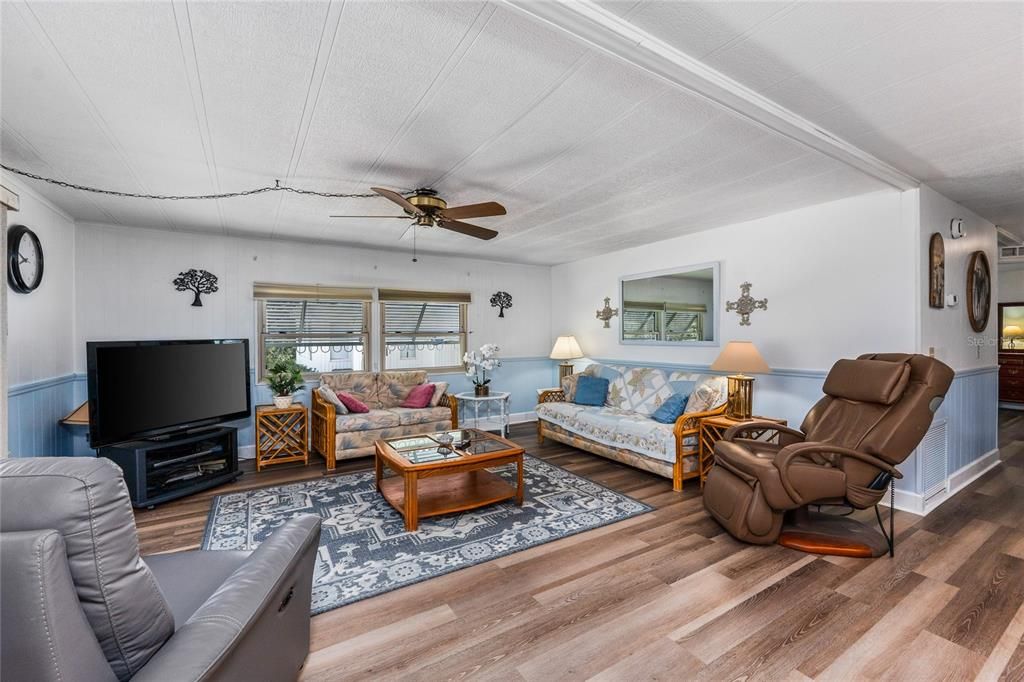 For Sale: $177,000 (2 beds, 2 baths, 1064 Square Feet)