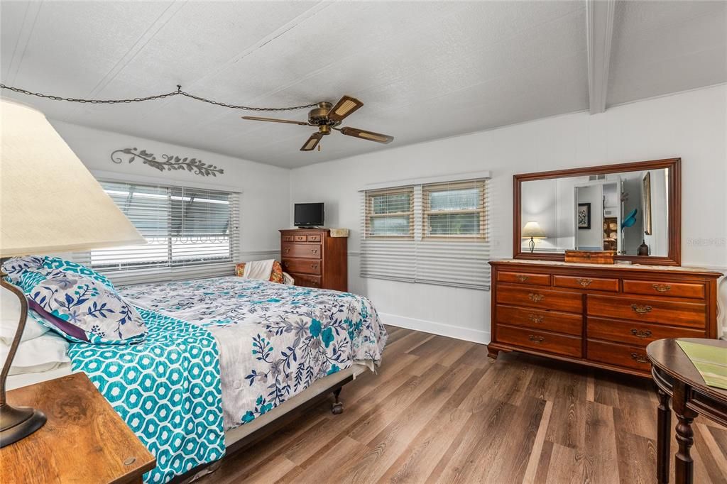 For Sale: $177,000 (2 beds, 2 baths, 1064 Square Feet)