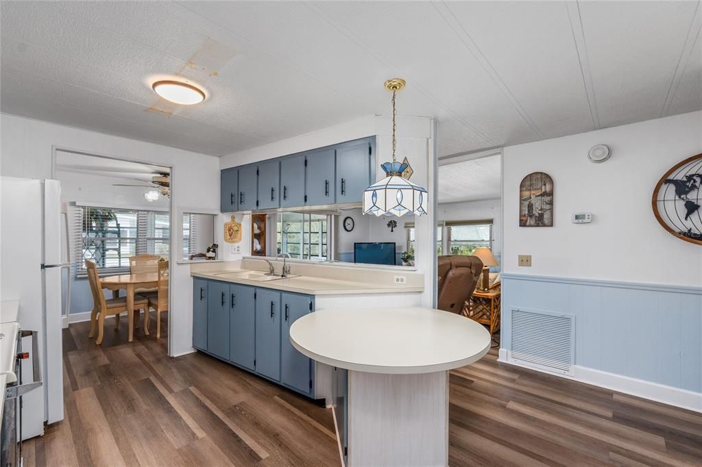 For Sale: $177,000 (2 beds, 2 baths, 1064 Square Feet)