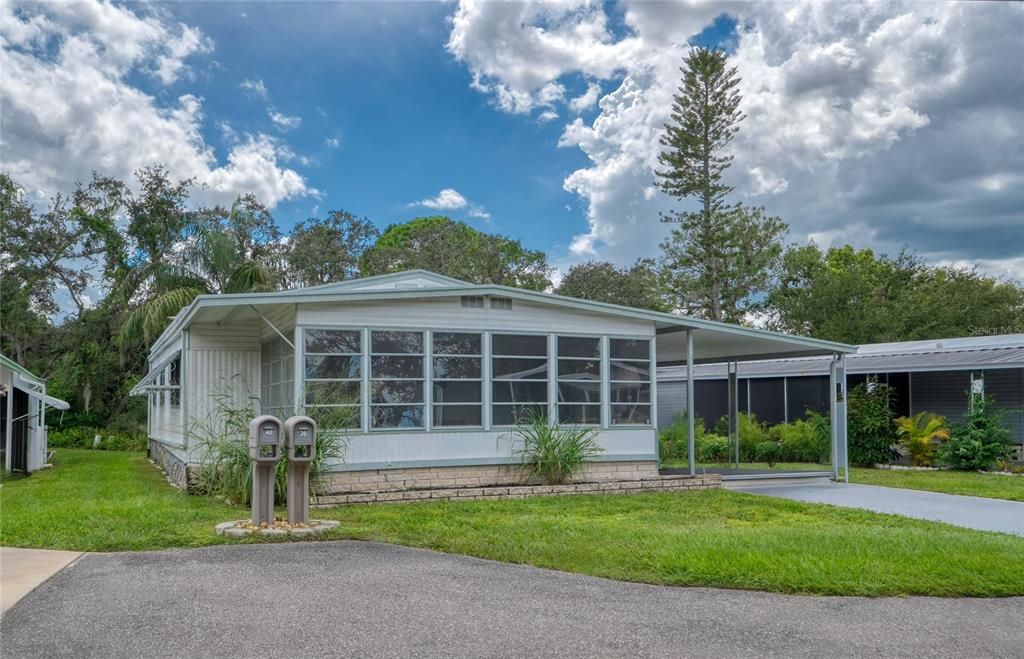 For Sale: $177,000 (2 beds, 2 baths, 1064 Square Feet)