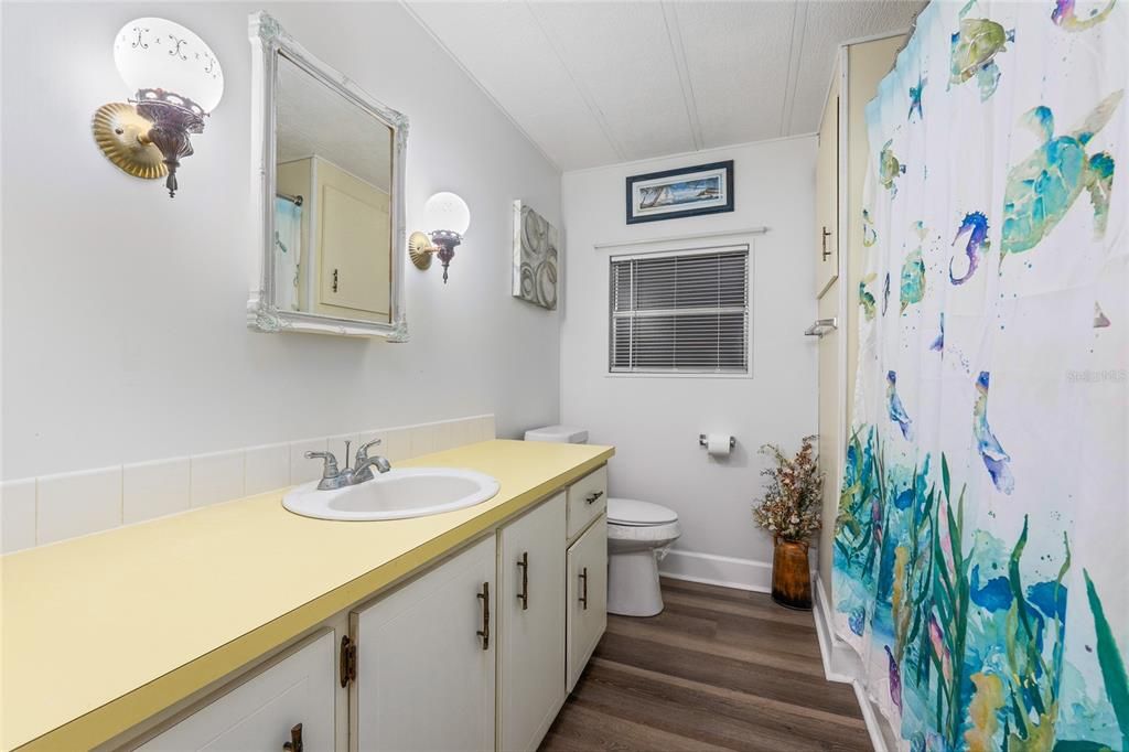 For Sale: $177,000 (2 beds, 2 baths, 1064 Square Feet)