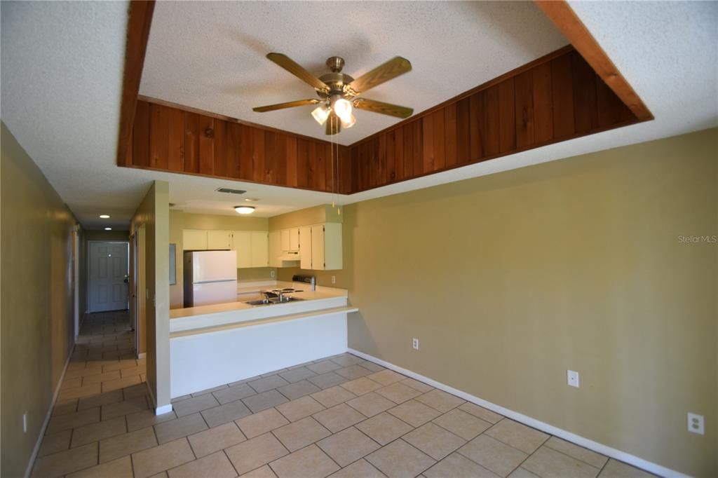 For Sale: $119,900 (2 beds, 1 baths, 662 Square Feet)