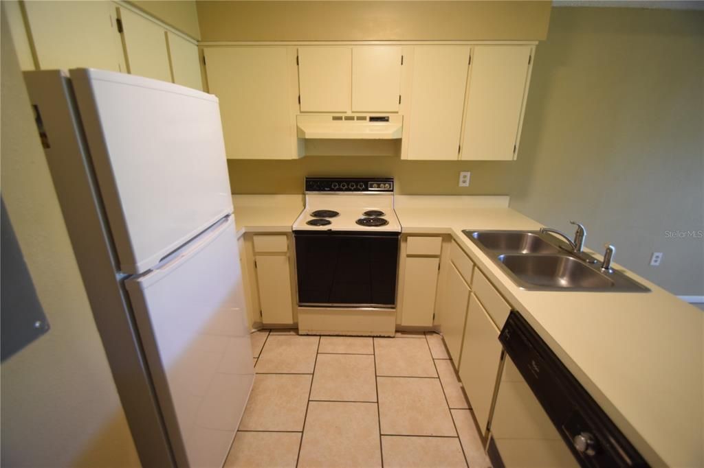 For Sale: $119,900 (2 beds, 1 baths, 662 Square Feet)