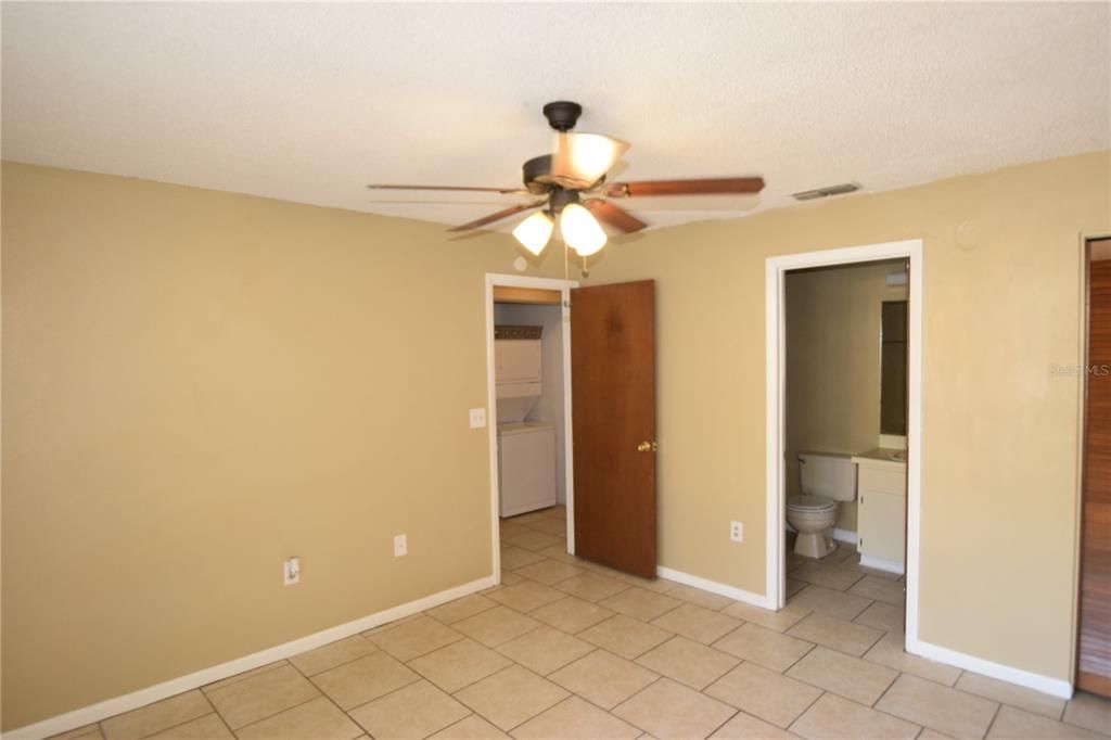For Sale: $119,900 (2 beds, 1 baths, 662 Square Feet)
