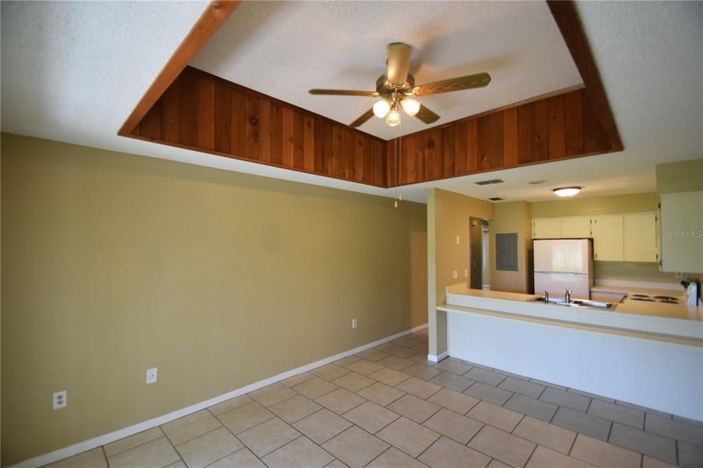 For Sale: $119,900 (2 beds, 1 baths, 662 Square Feet)