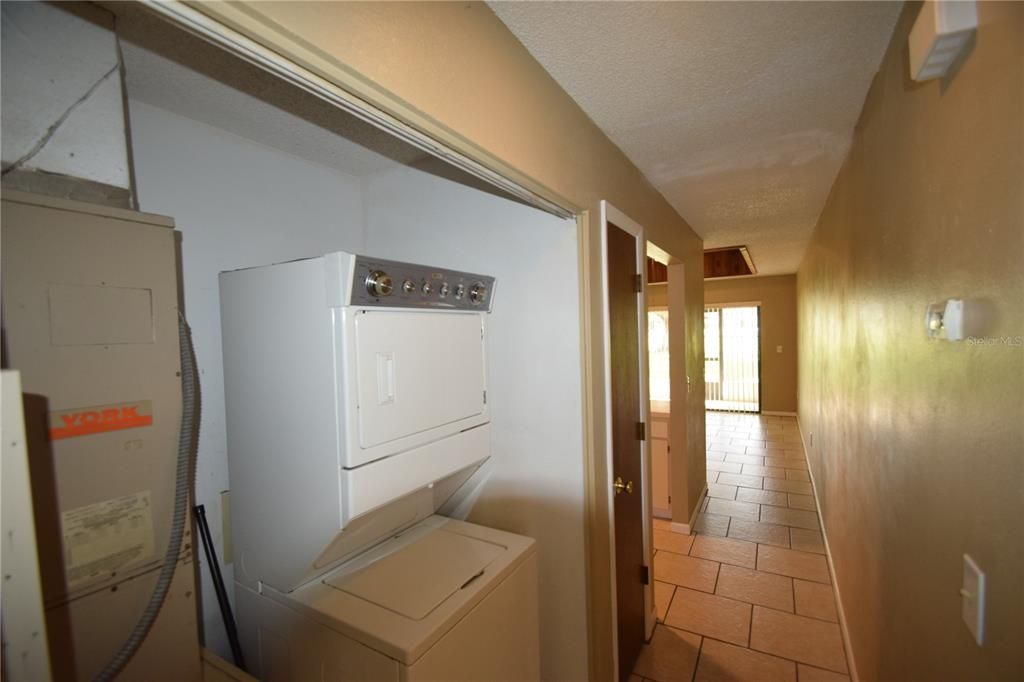 For Sale: $119,900 (2 beds, 1 baths, 662 Square Feet)