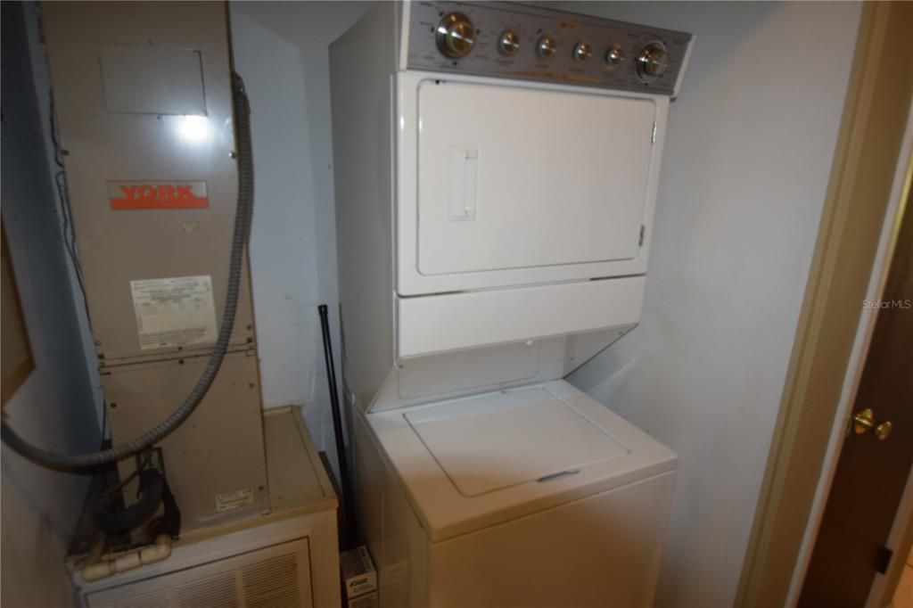 For Sale: $119,900 (2 beds, 1 baths, 662 Square Feet)