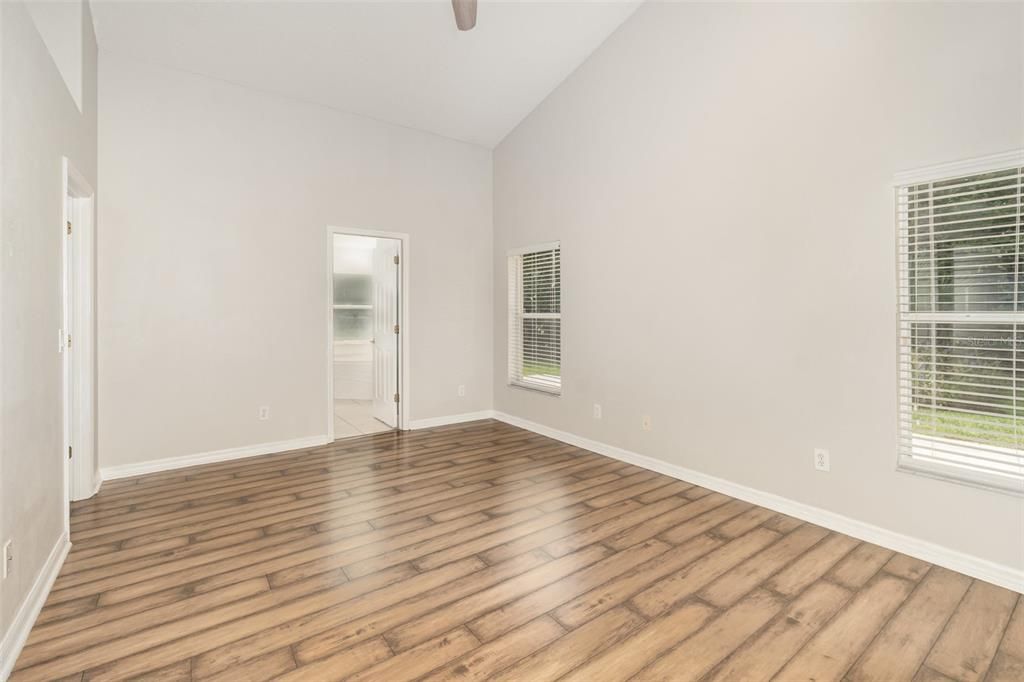 Под контрактом: $2,400 (3 спален, 2 ванн, 1806 Квадратных фут)