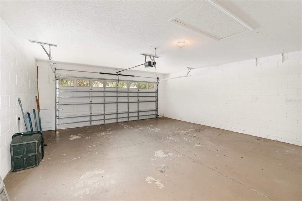 Под контрактом: $2,400 (3 спален, 2 ванн, 1806 Квадратных фут)