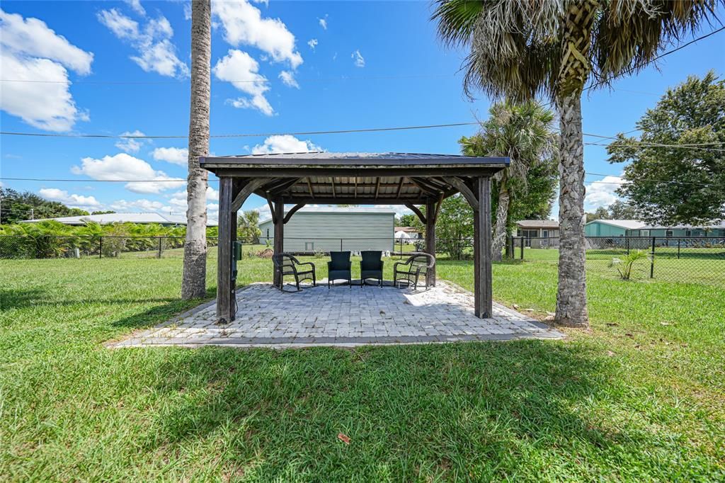 合同活跃: $229,000 (3 贝兹, 2 浴室, 1112 平方英尺)